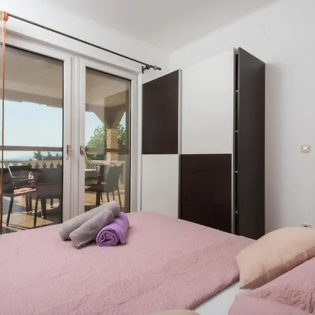 In Jasenice Apartment