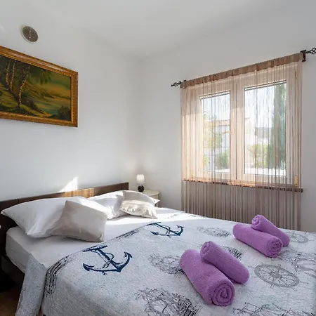 Cozy In Jasenice With Wifi Lägenhet *